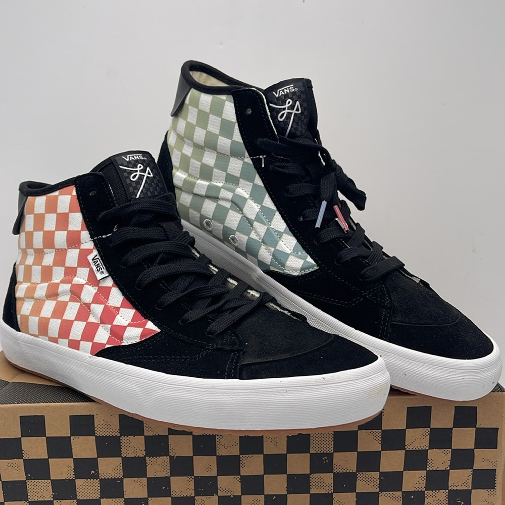 Vans WMNS High-Top Sneakers The Lizzie
Checkerboard Black/Multi
VN0A4BX1BML - Picture 5 of 16